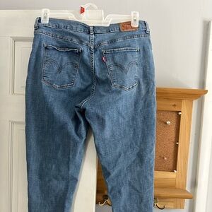 Women’s Levi Jeans